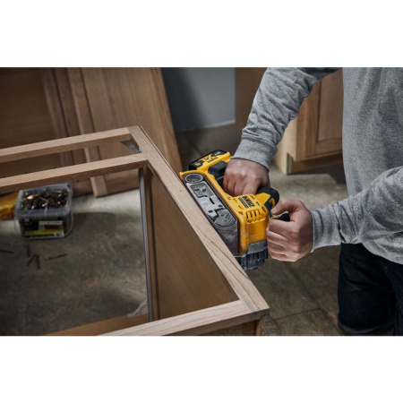Эксцентриковая шлифмашина DeWalt DCW220NT-XJ